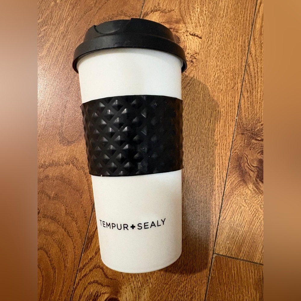 TEMPUR+SEALY White Travel Tumbler with Black Grip